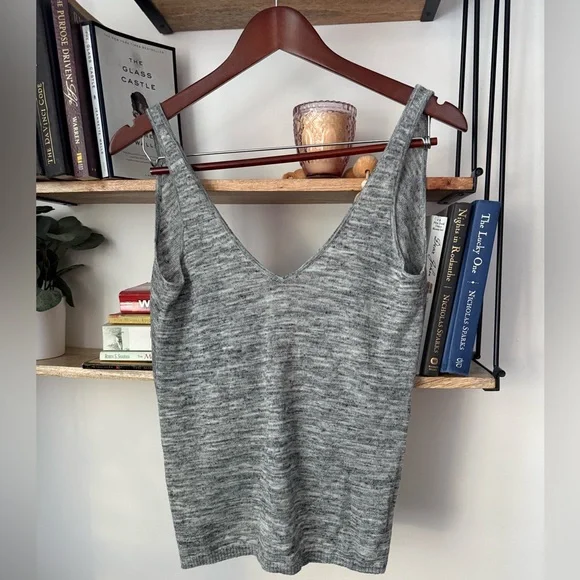 Lululemon Knit Mix & Mingle Knit Tank Top Heathered Gray
Low Back Twist Sweater - Picture 3 of 7